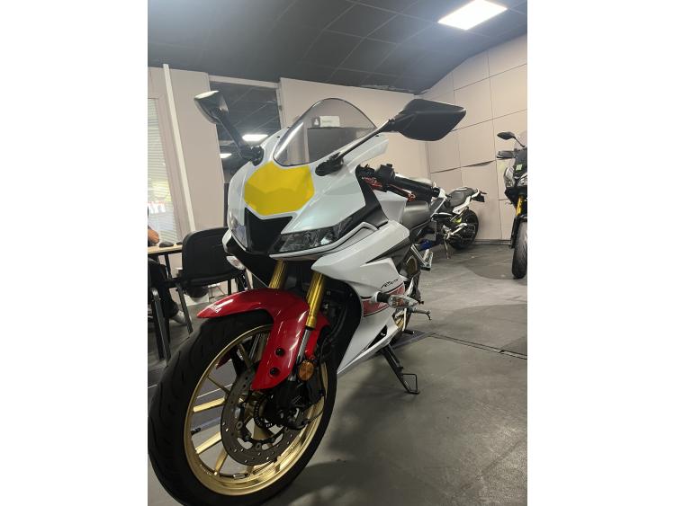 YAMAHA R125 World GP 60th Anniversary