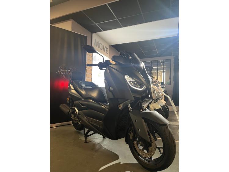 YAMAHA XMAX 125