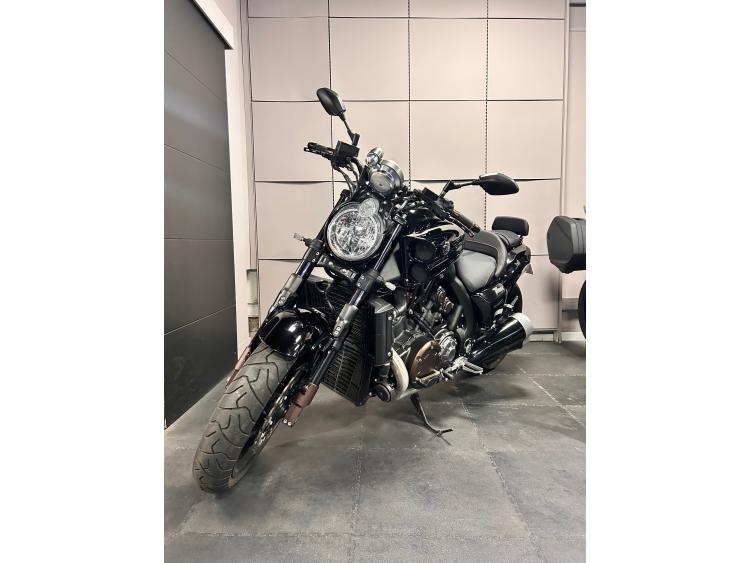 YAMAHA V-MAX 1700