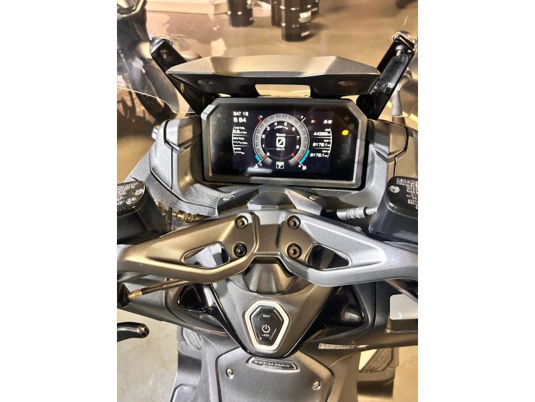 YAMAHA XP T-MAX 560 TECH MAX 