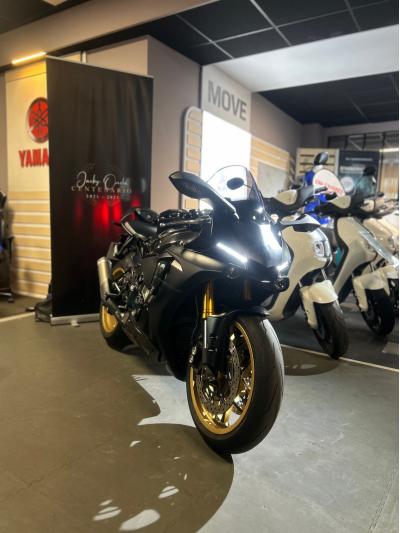 YAMAHA YZF 1000 R1