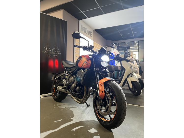 TRIUMPH TRIDENT 660