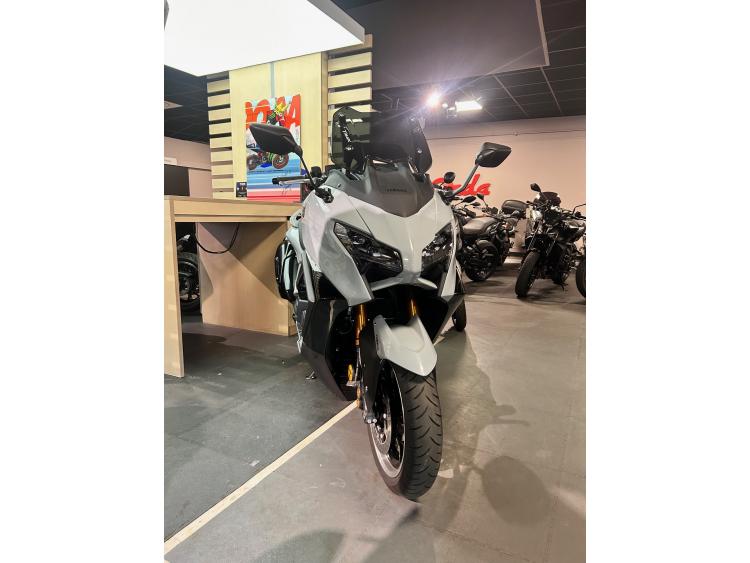 YAMAHA XP T-MAX 560 TECH MAX CERAMIC GREY 2025